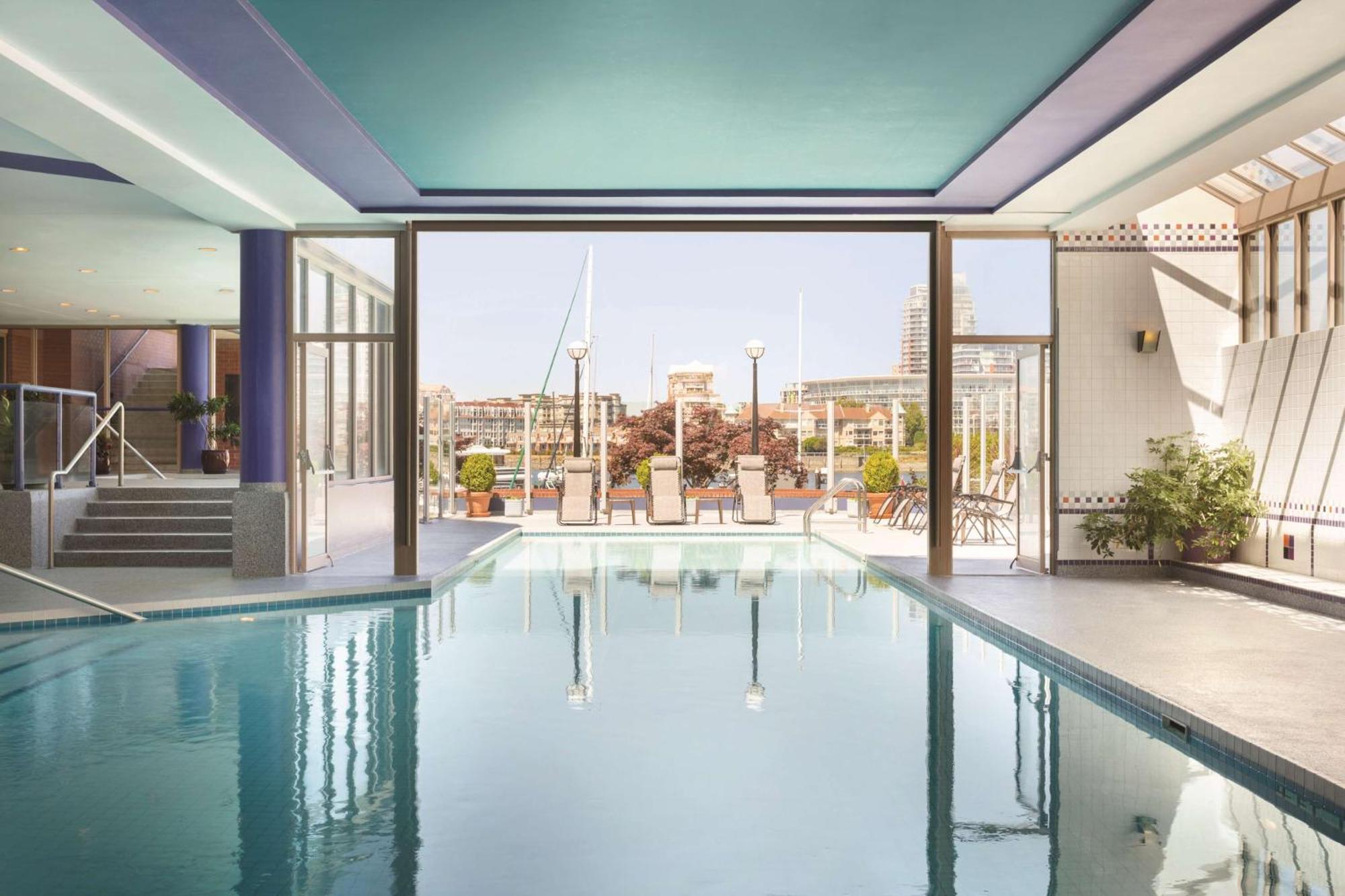 Coast Victoria Hotel & Marina By Apa Bagian luar foto