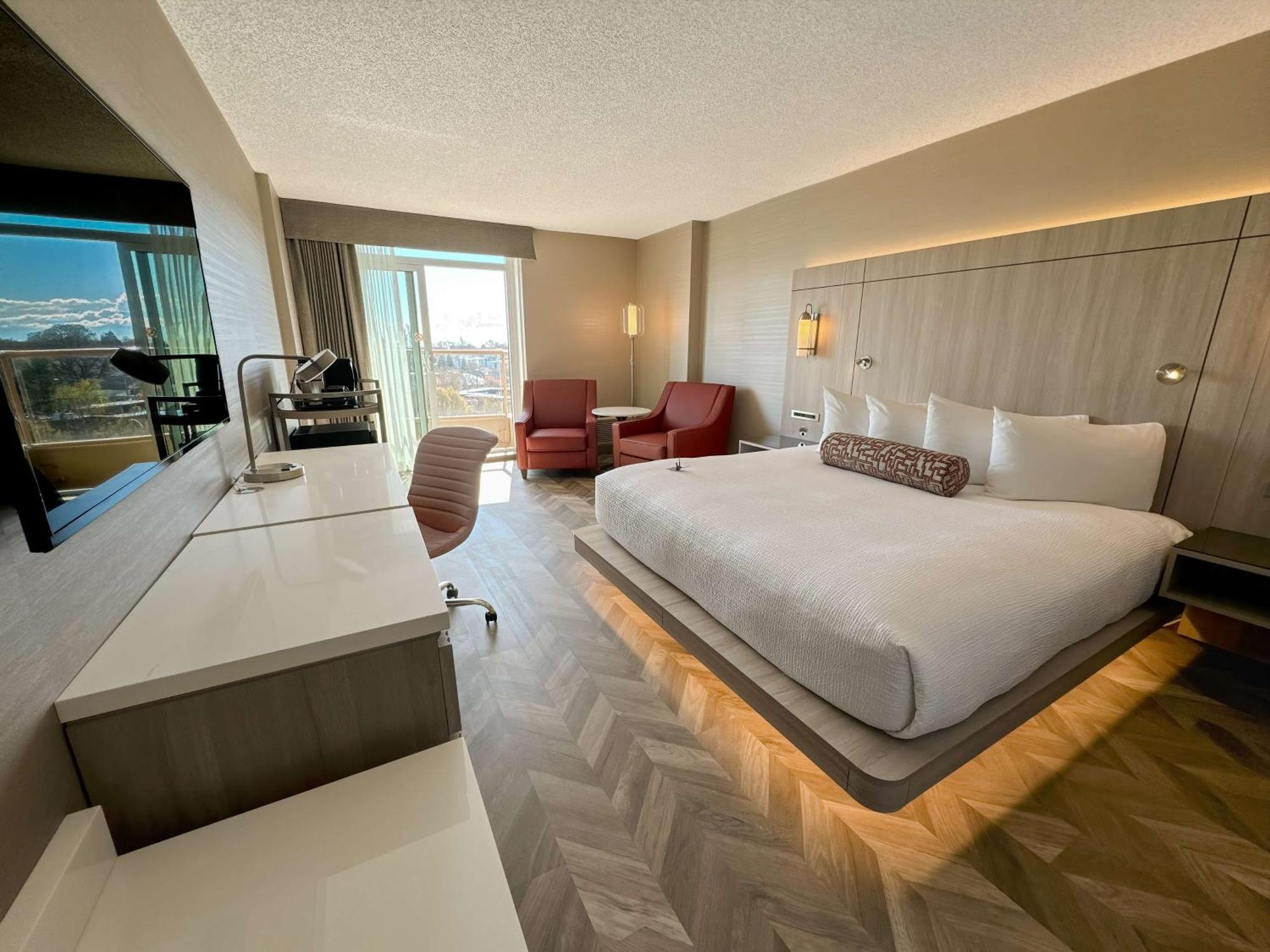 Coast Victoria Hotel & Marina By Apa Bagian luar foto