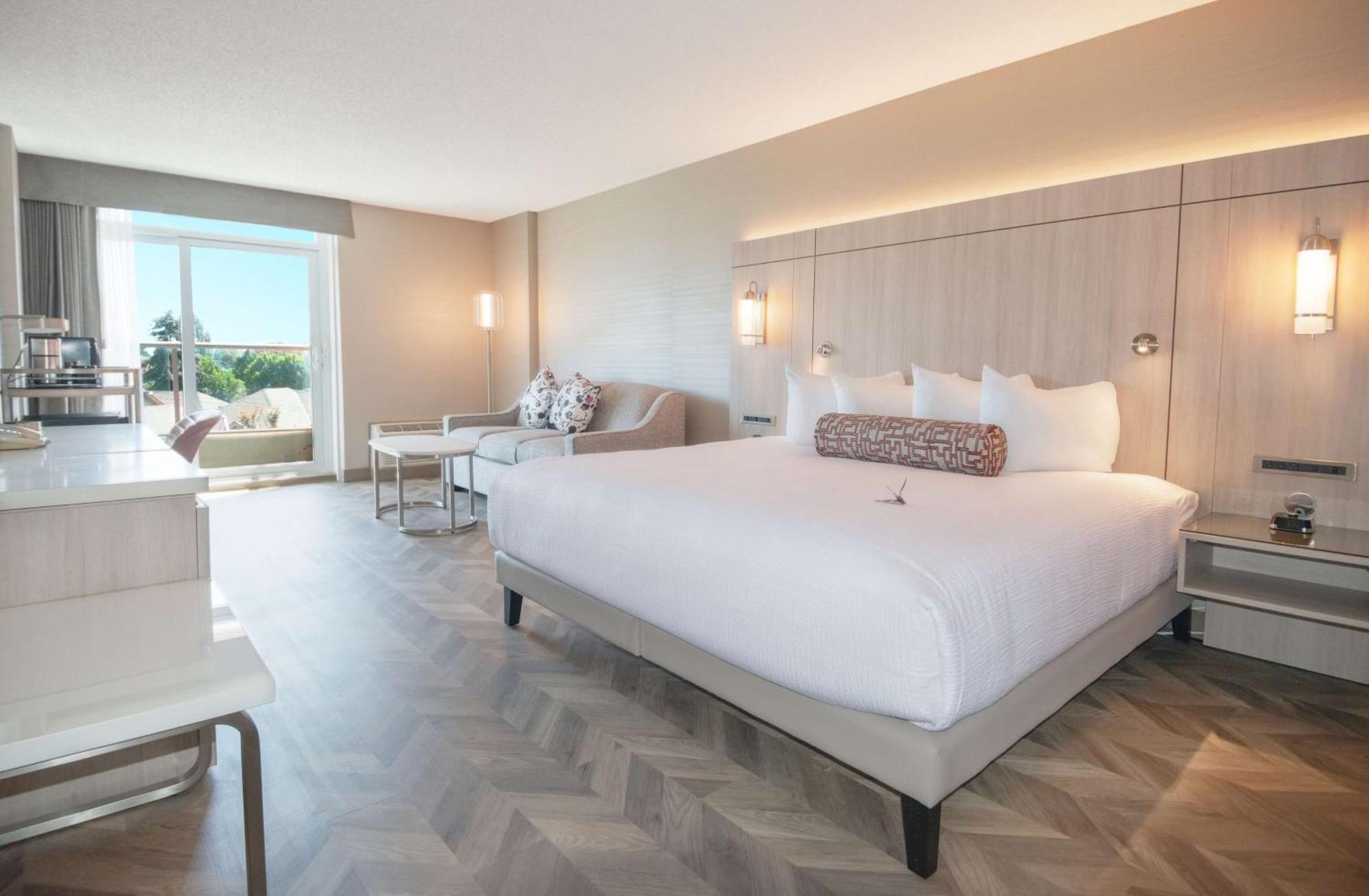 Coast Victoria Hotel & Marina By Apa Bagian luar foto