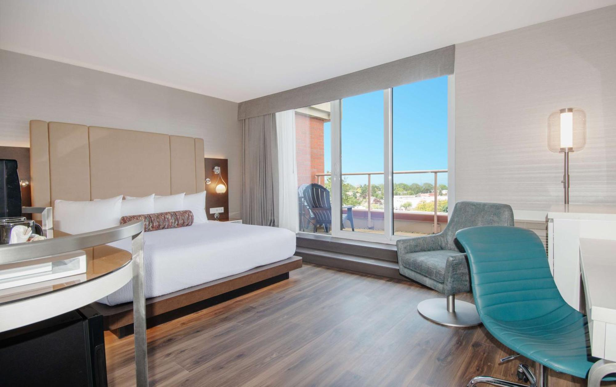 Coast Victoria Hotel & Marina By Apa Bagian luar foto