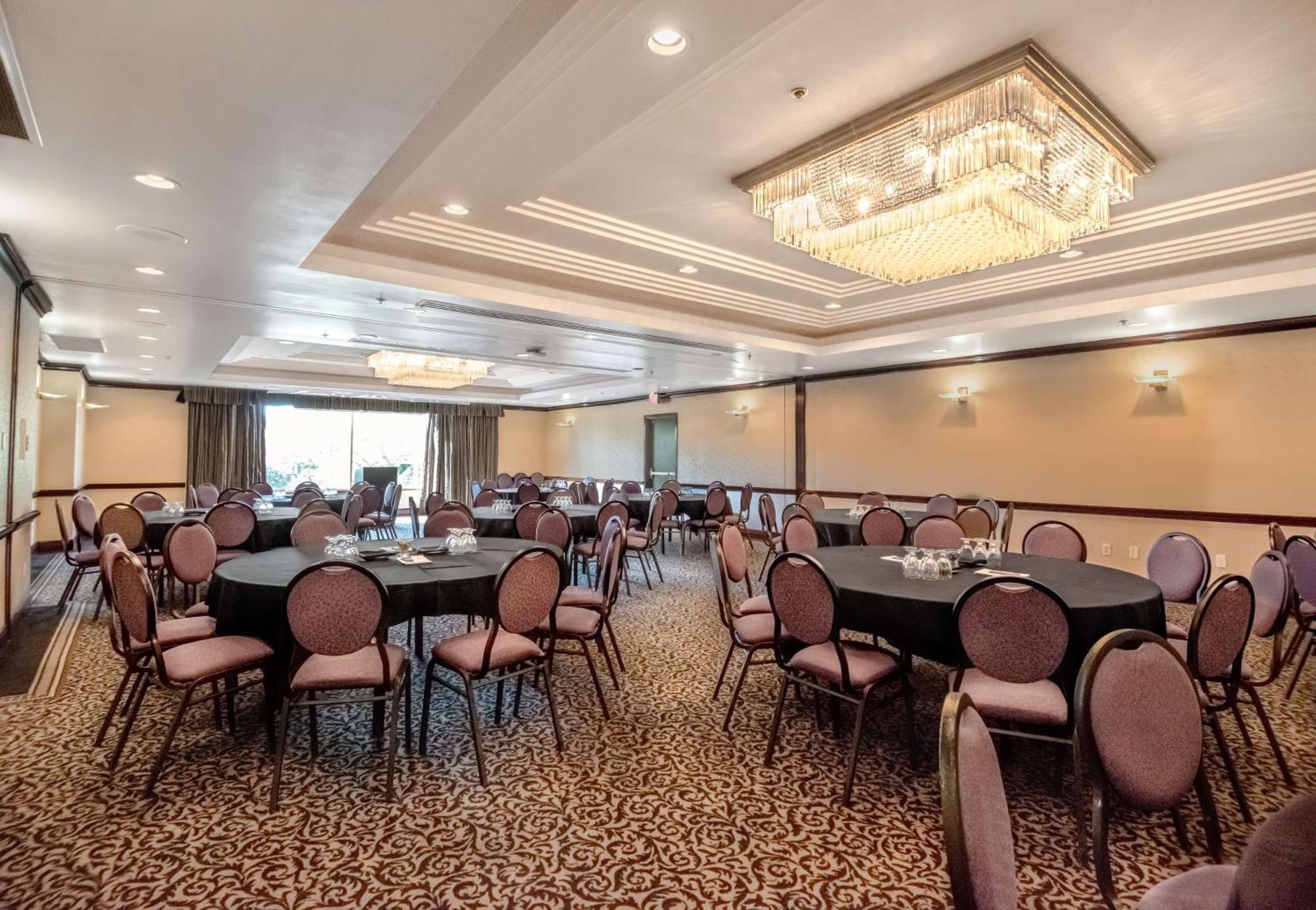 Coast Victoria Hotel & Marina By Apa Bagian luar foto